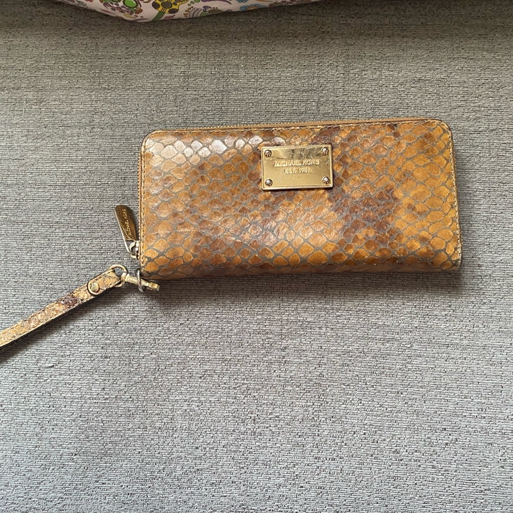 Michael kors wallet